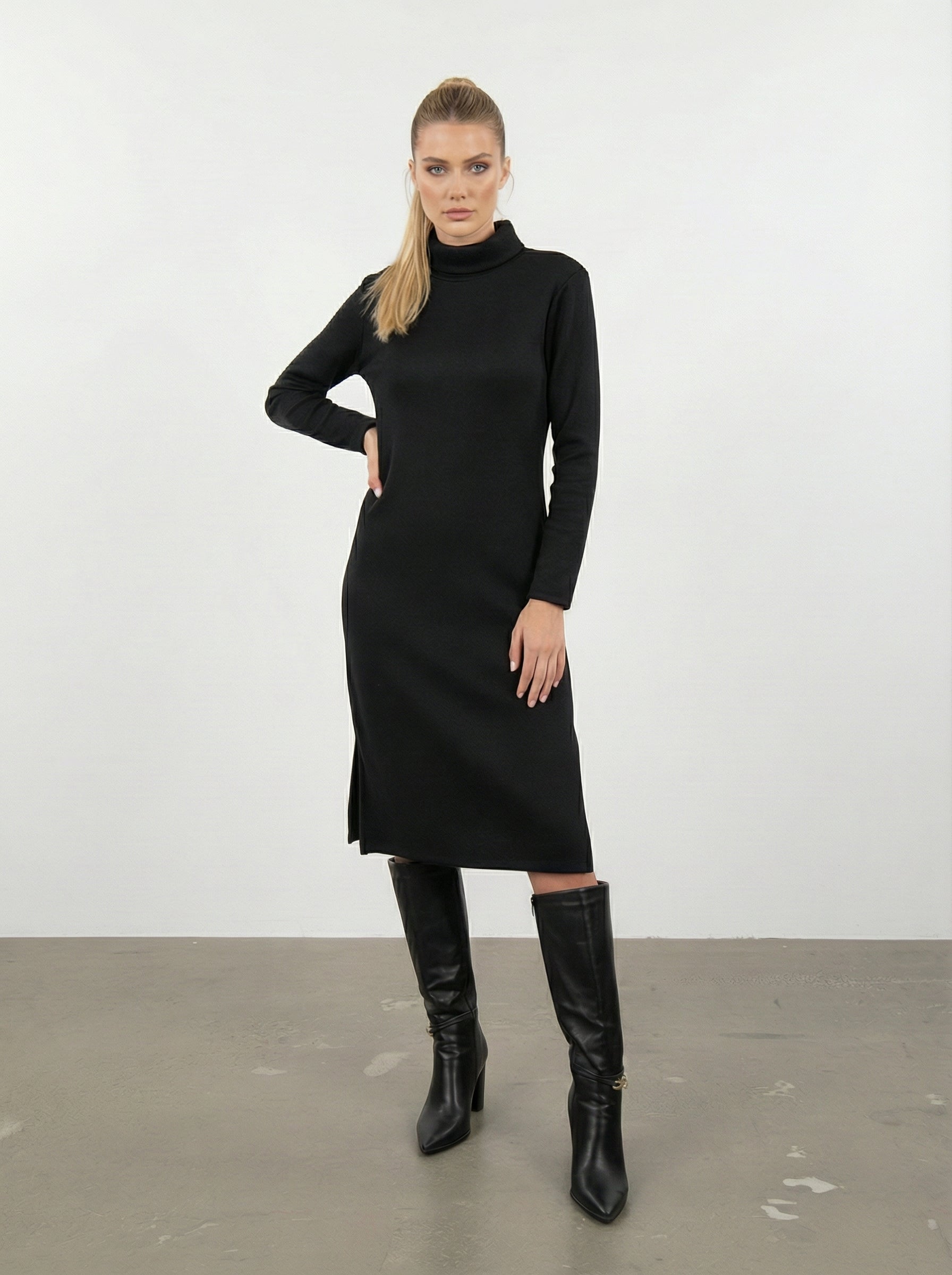 Abito in maglia con collo alto