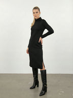 Abito in maglia con collo alto