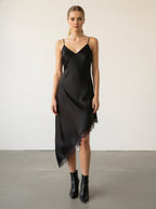 Abito satinato con pizzo