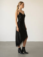 Abito satinato con pizzo