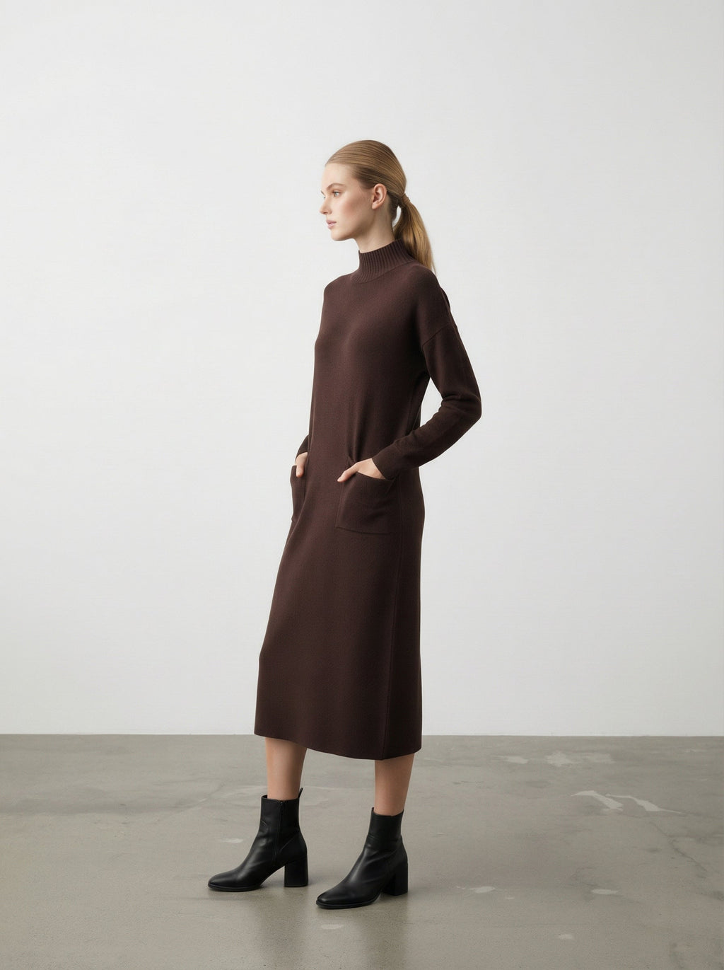 Abito midi con collo alto