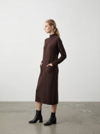 Abito midi con collo alto