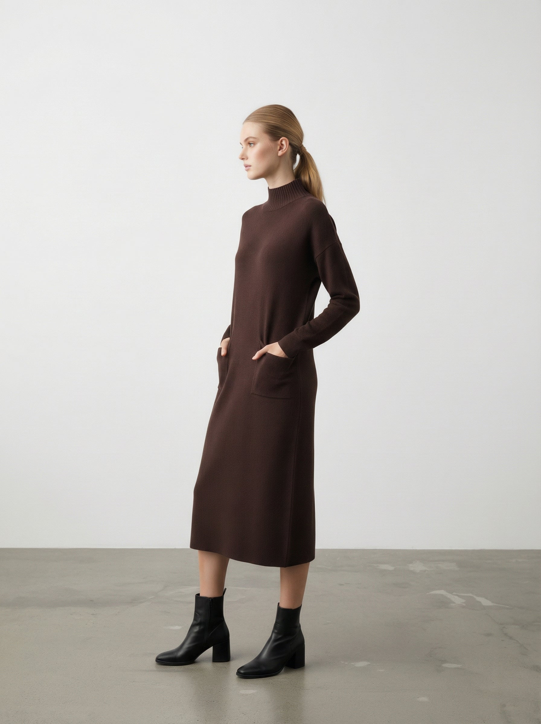 Abito midi con collo alto