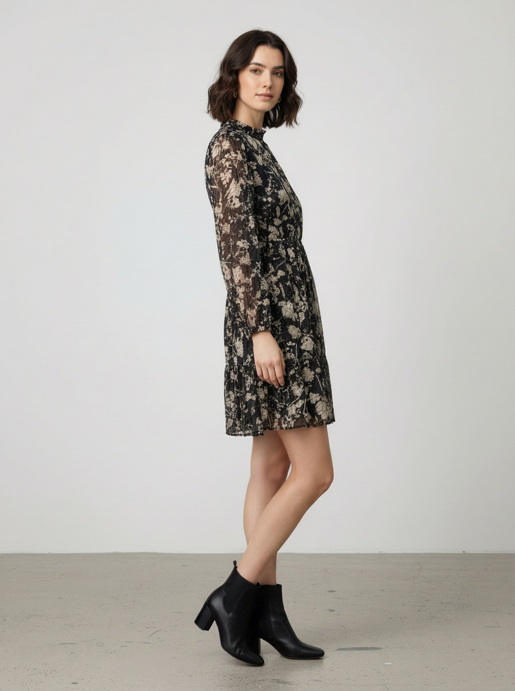 Abito floreale con dettagli in velluto