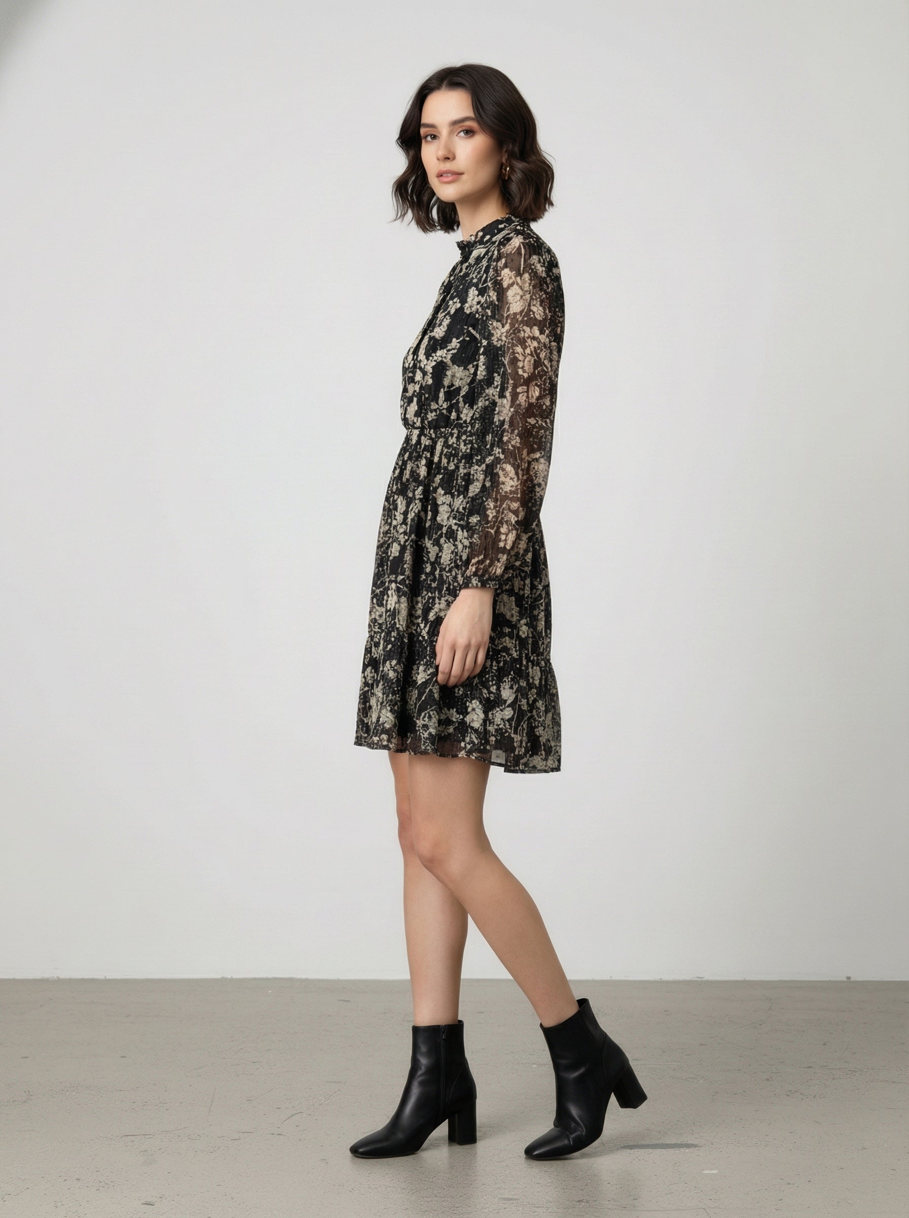 Abito floreale con dettagli in velluto