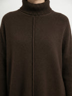 Abito in maglia con collo alto