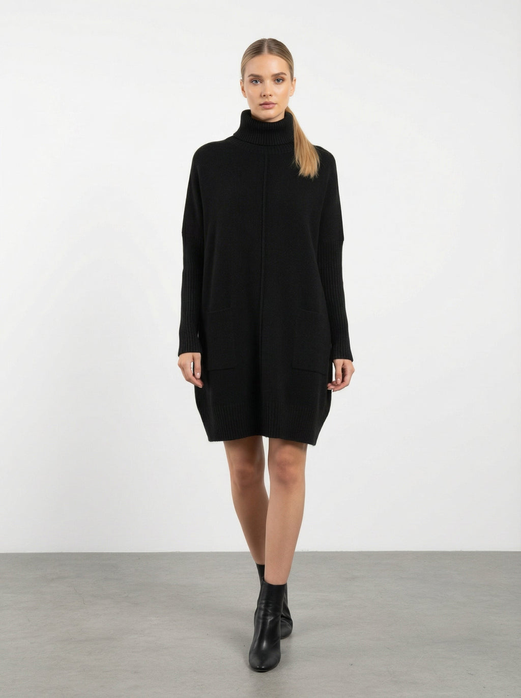 Abito in maglia con collo alto