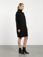 Abito in maglia con collo alto