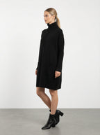 Abito in maglia con collo alto