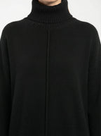 Abito in maglia con collo alto