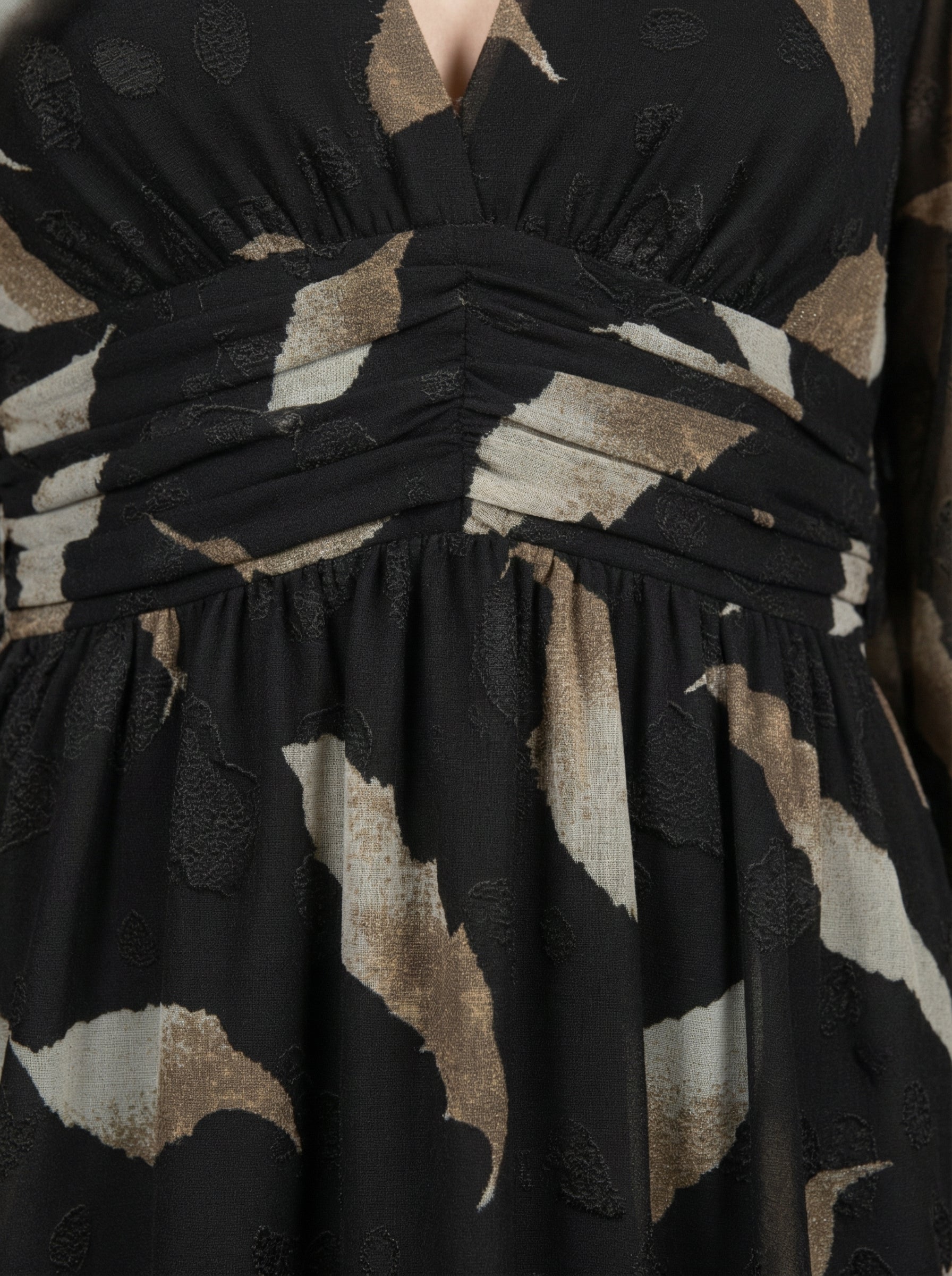 Abito lungo con maniche a sbuffo