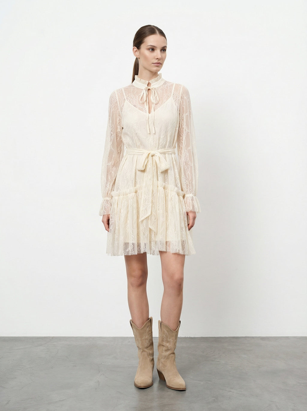 Abito corto in pizzo