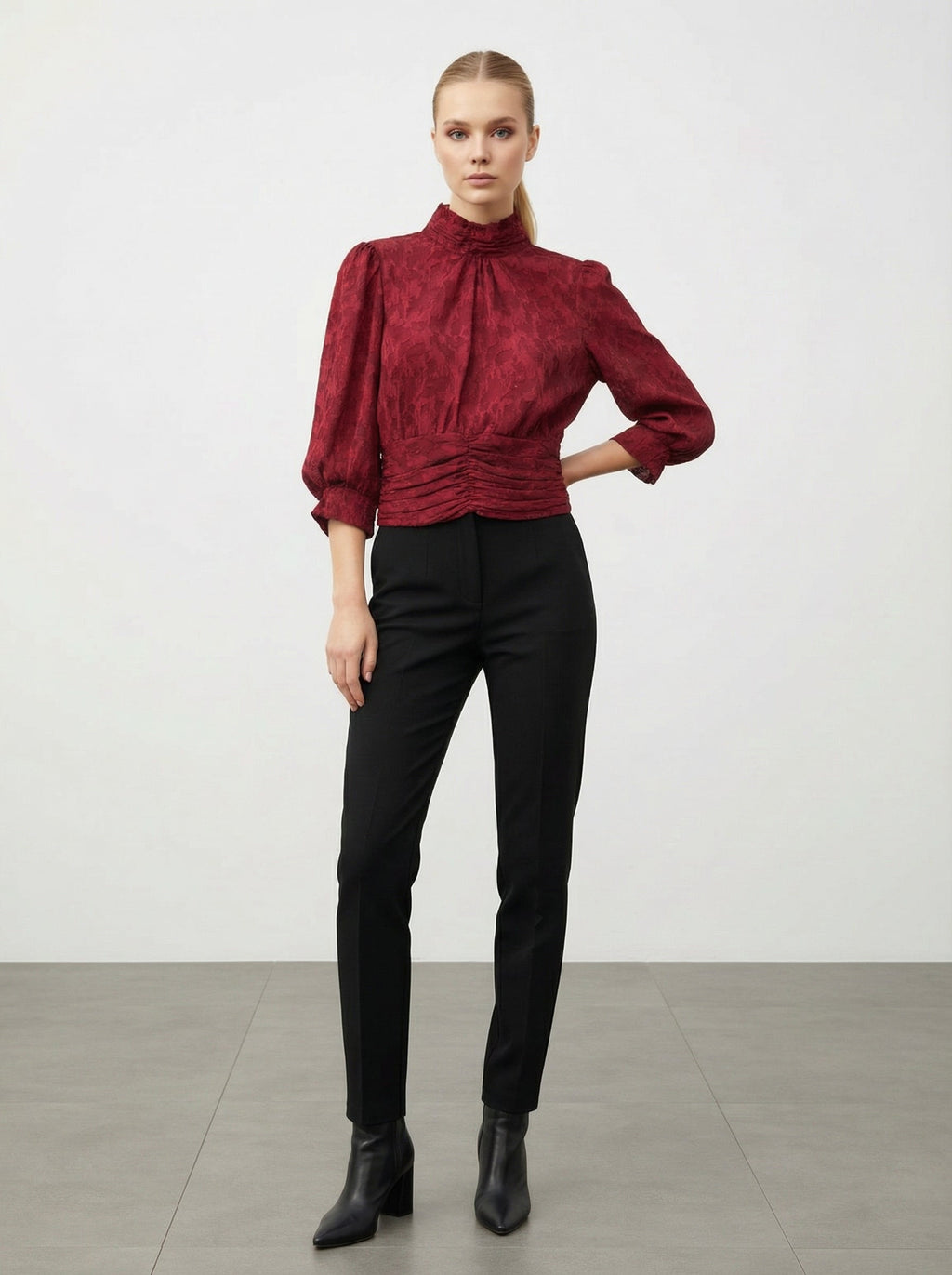 Blusa in Tulle con Ricami