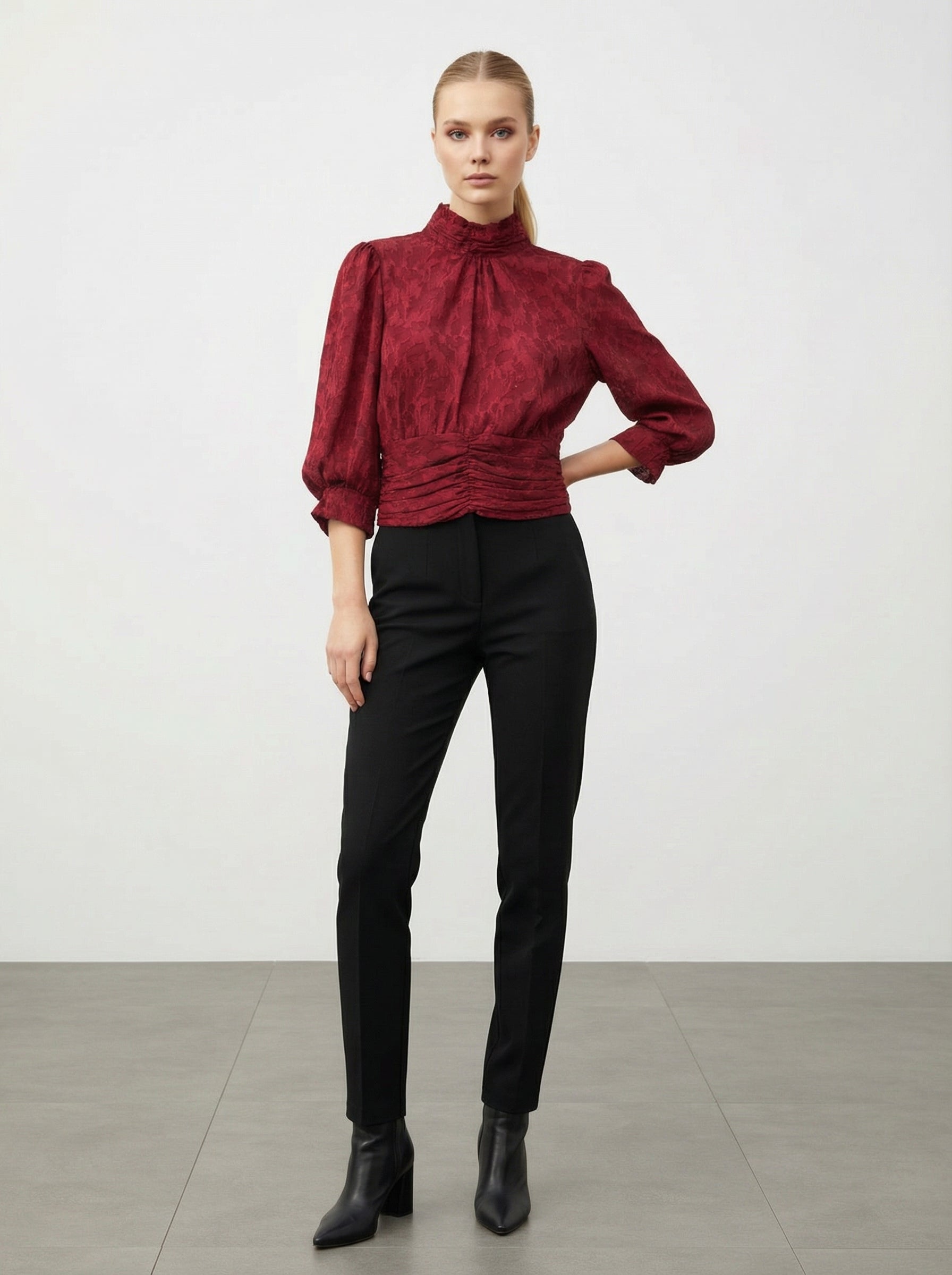 Blusa in Tulle con Ricami