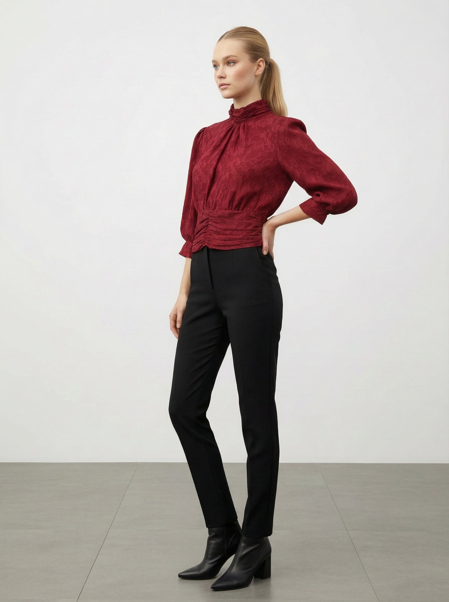 Blusa in Tulle con Ricami