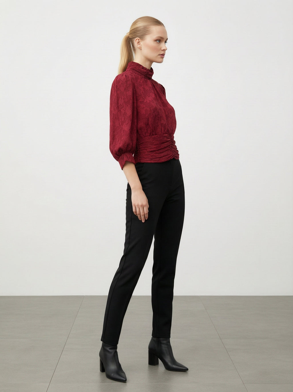 Blusa in Tulle con Ricami