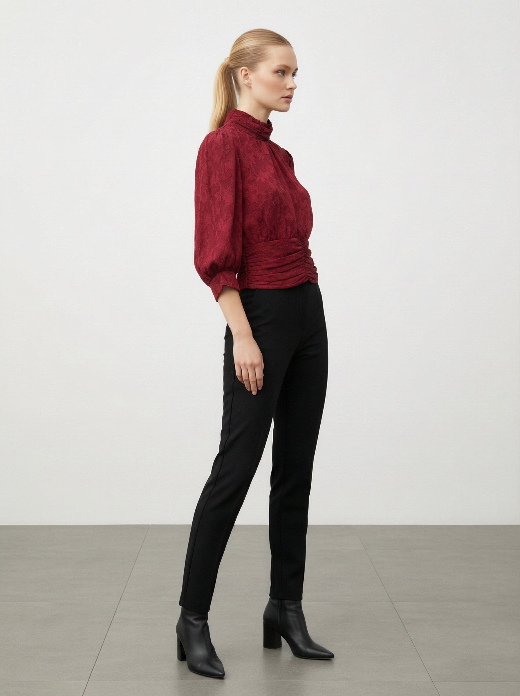 Blusa in Tulle con Ricami