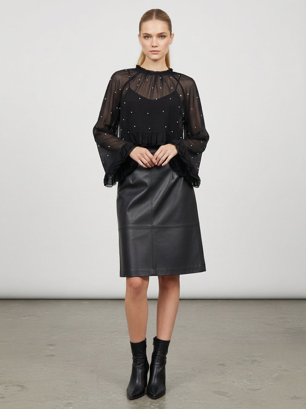 Blusa trasparente con perline