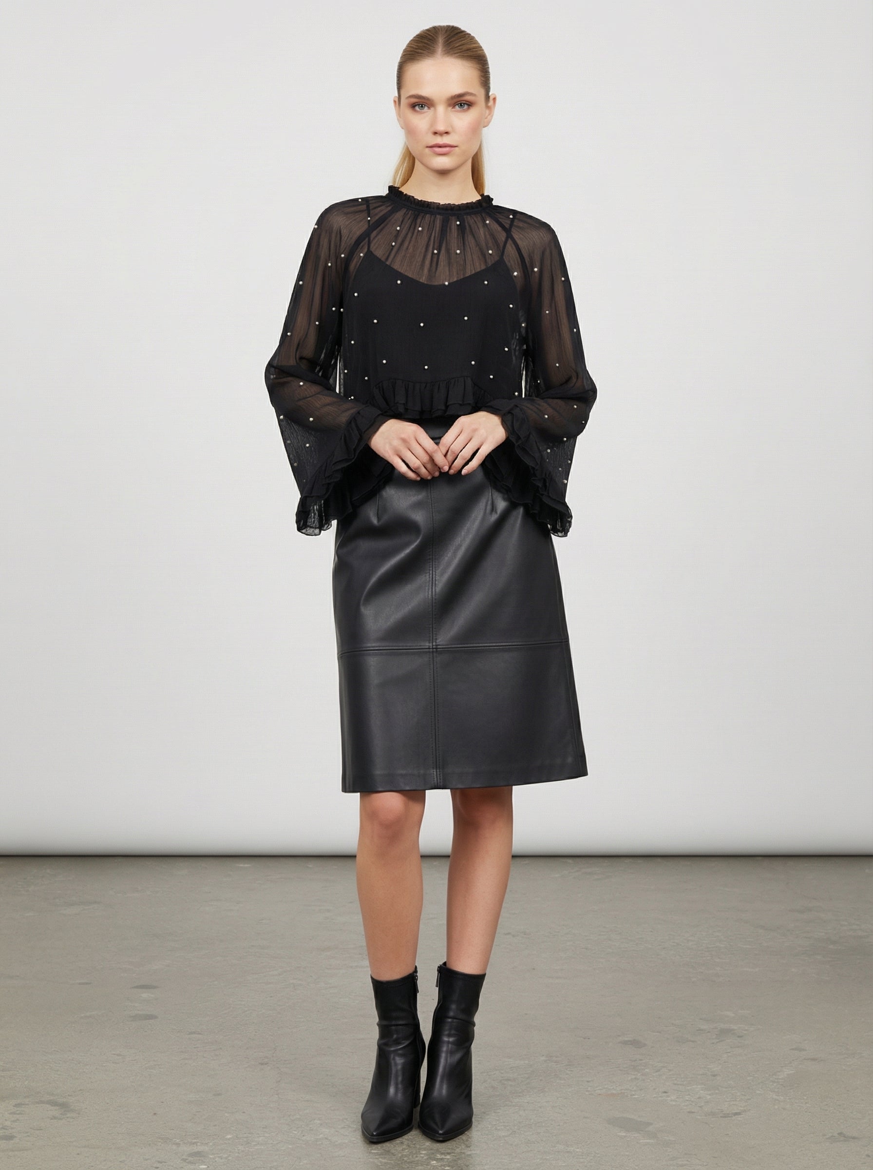 Blusa trasparente con perline