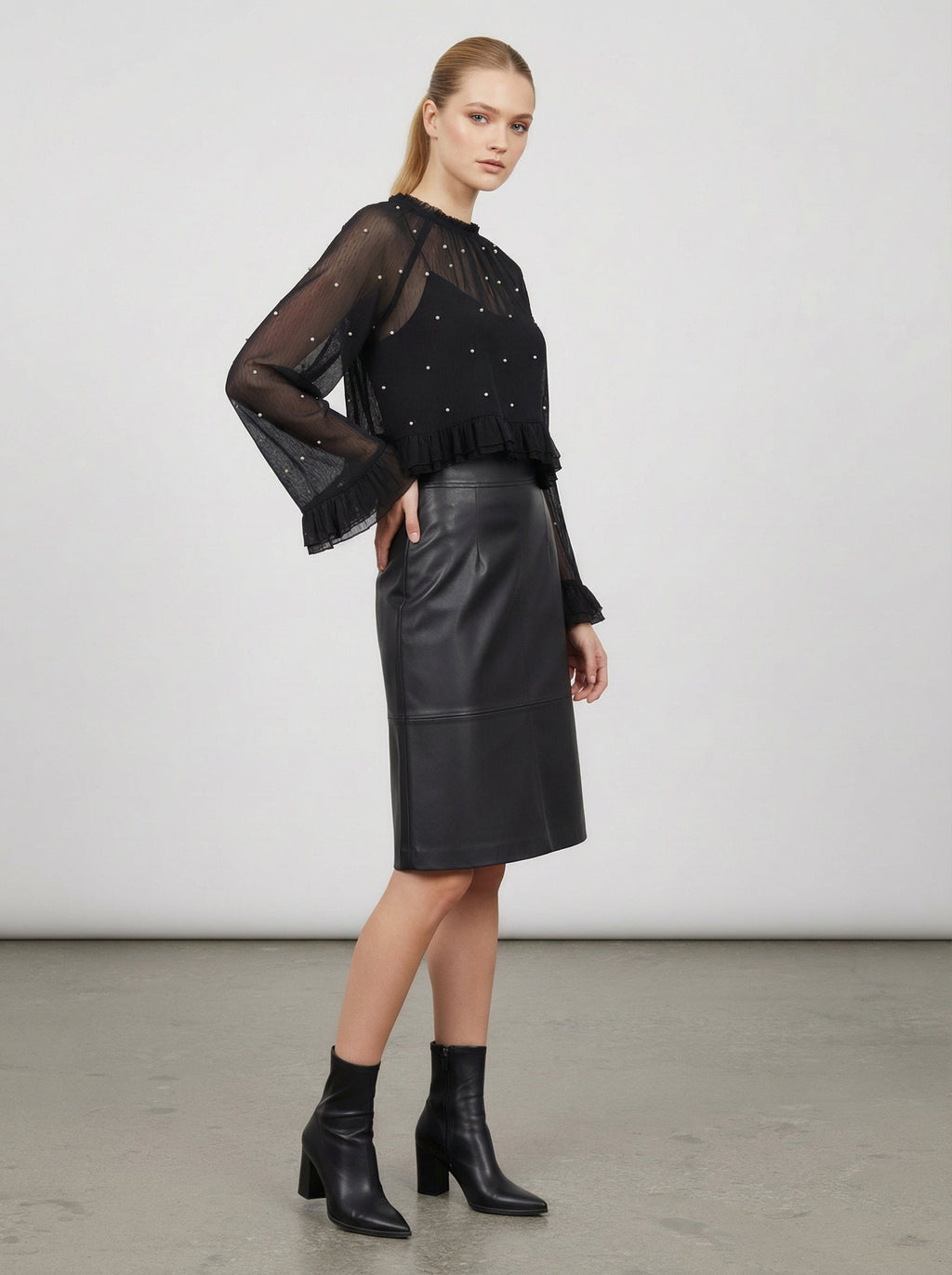 Blusa trasparente con perline