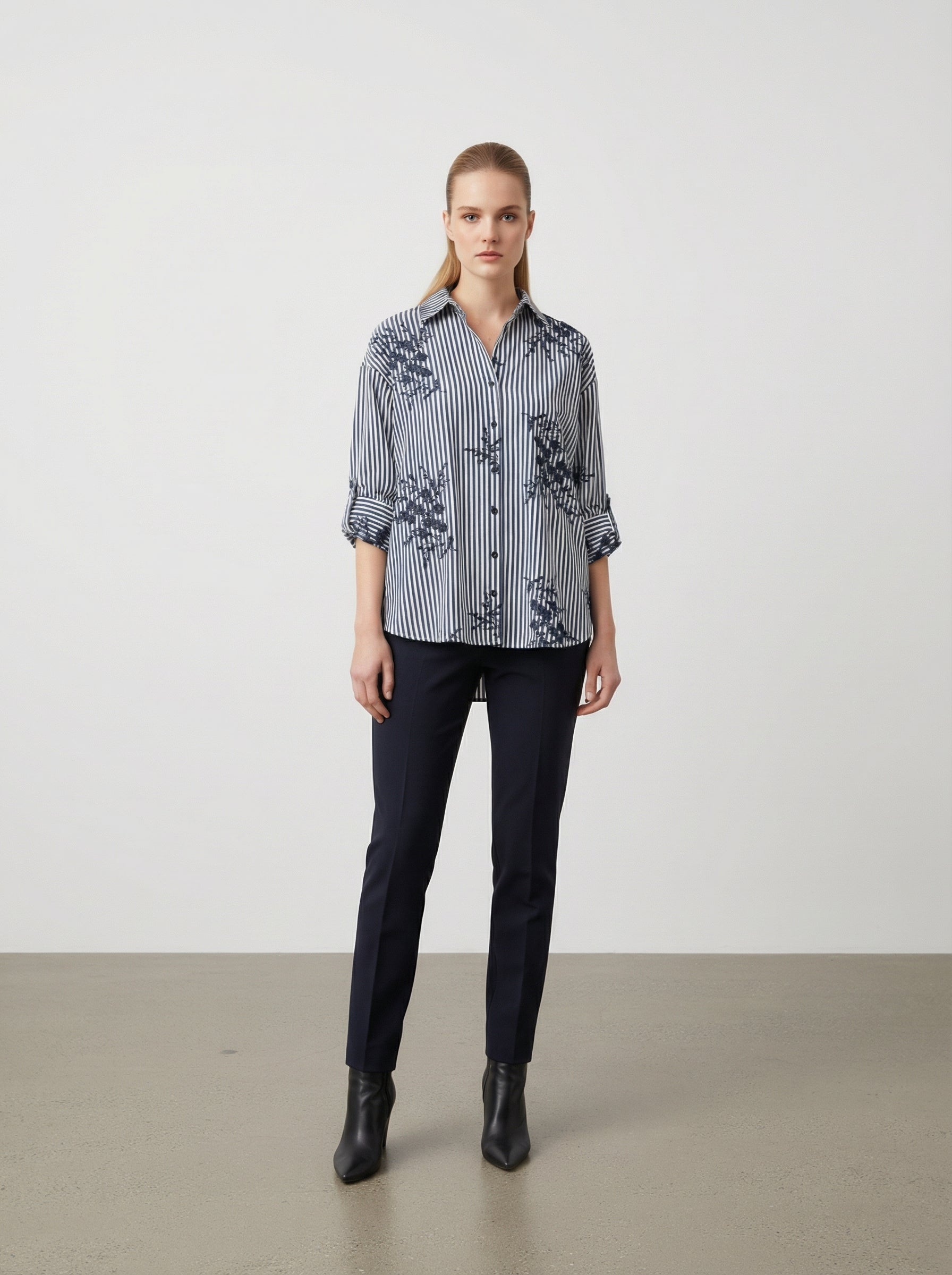 Camicia a Righe con Fiori Ricamati