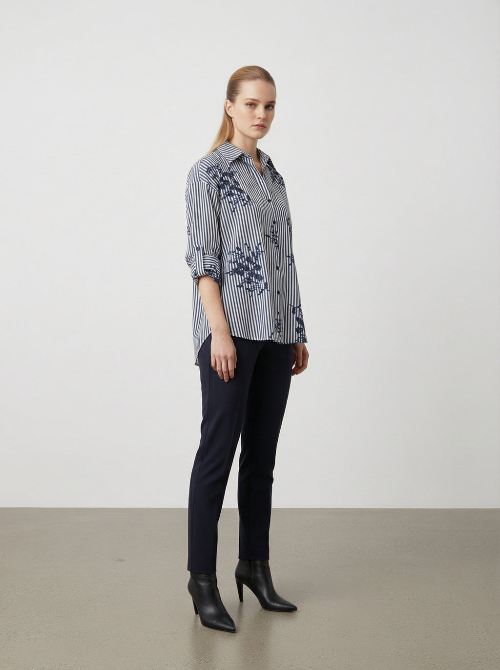 Camicia a Righe con Fiori Ricamati