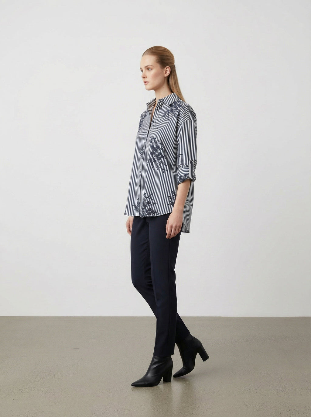 Camicia a Righe con Fiori Ricamati