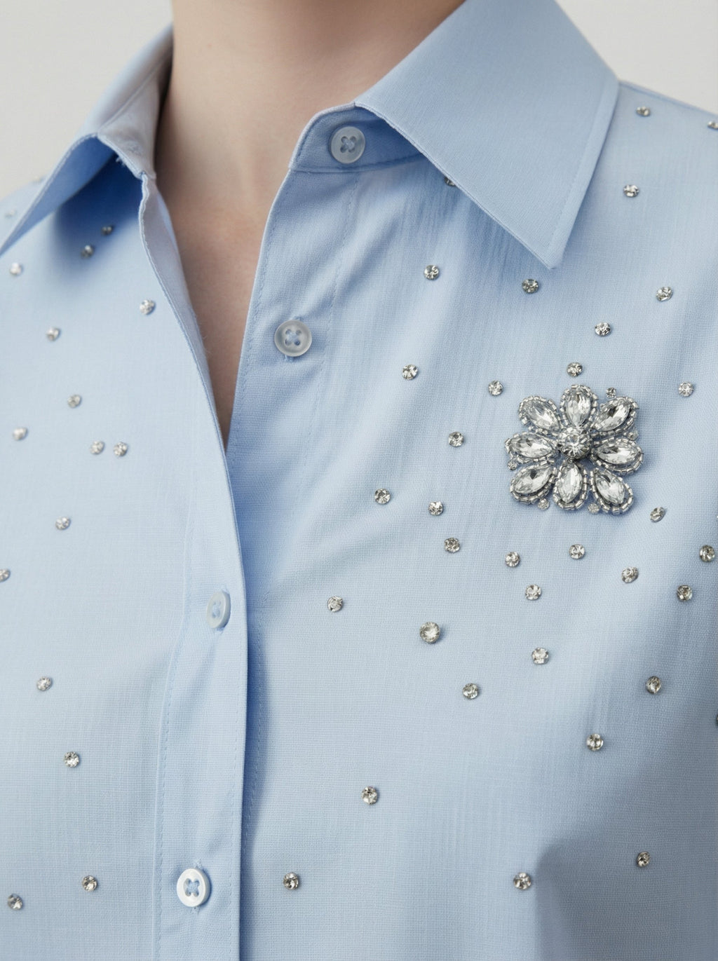 Camicia con dettagli brillanti