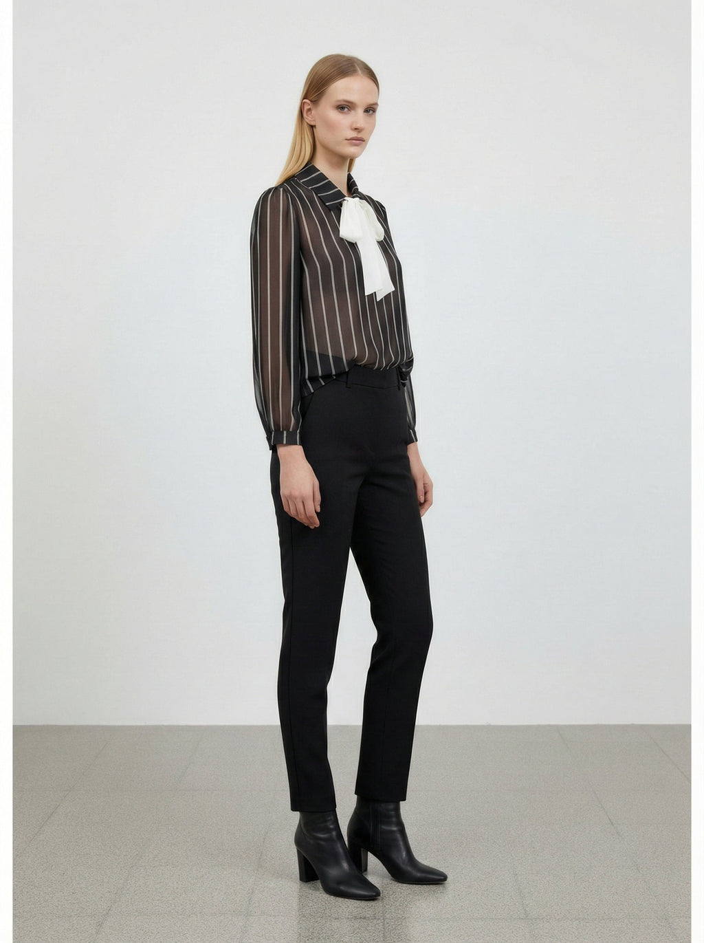 Camicia trasparente con fiocco