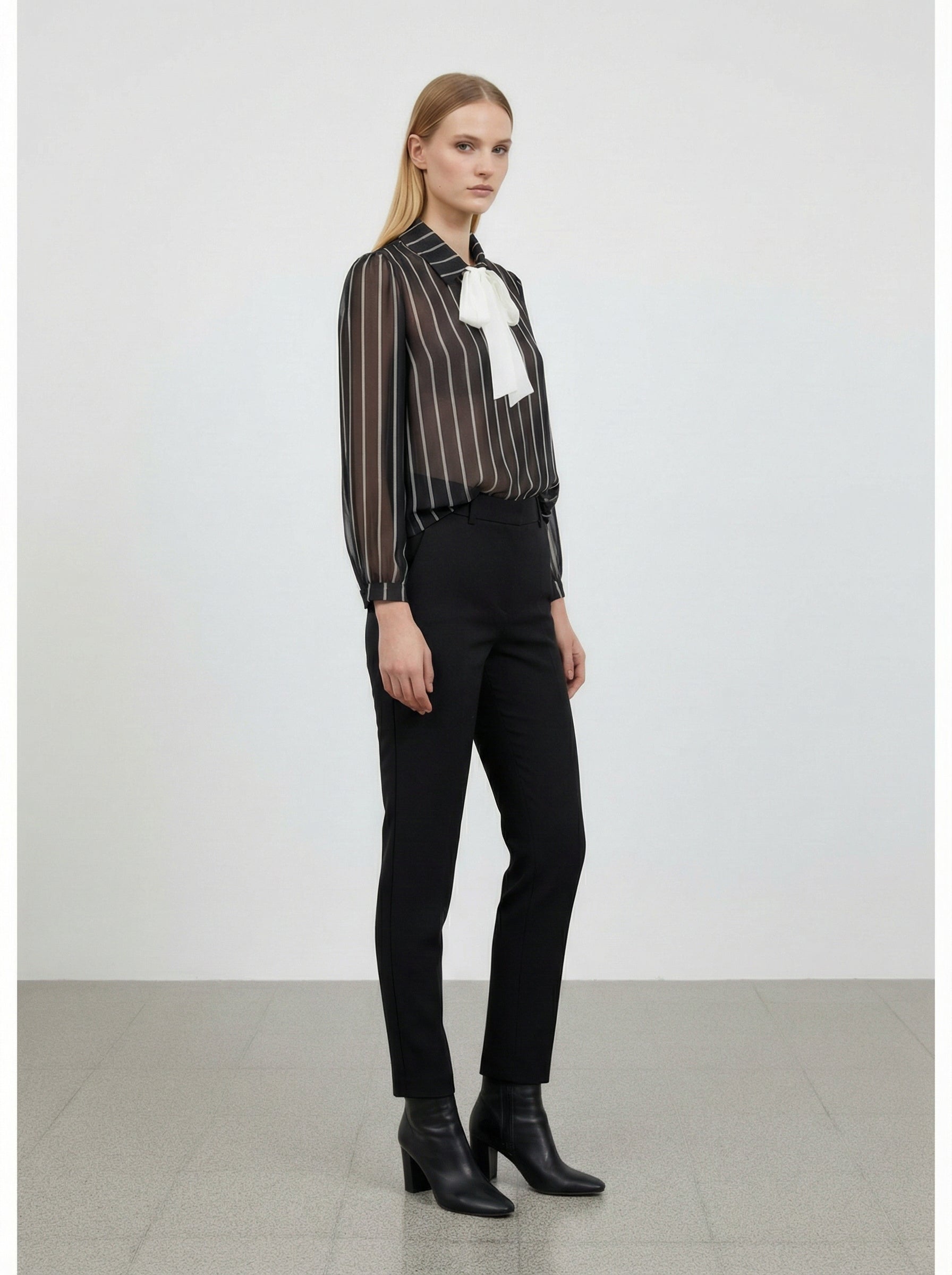 Camicia trasparente con fiocco