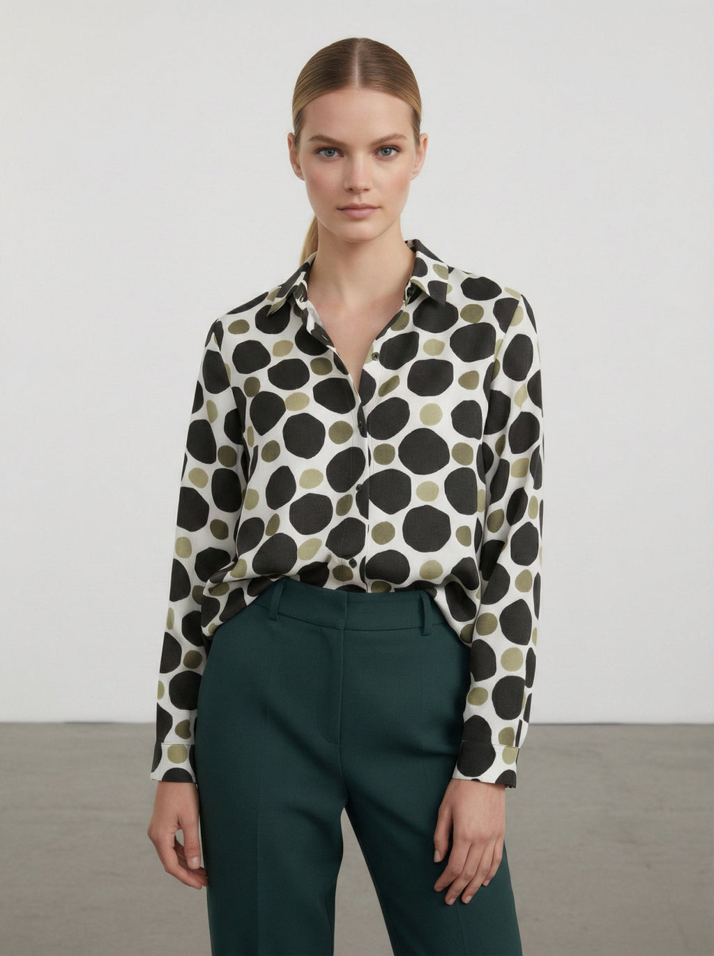 Camicia con fantasia a pois