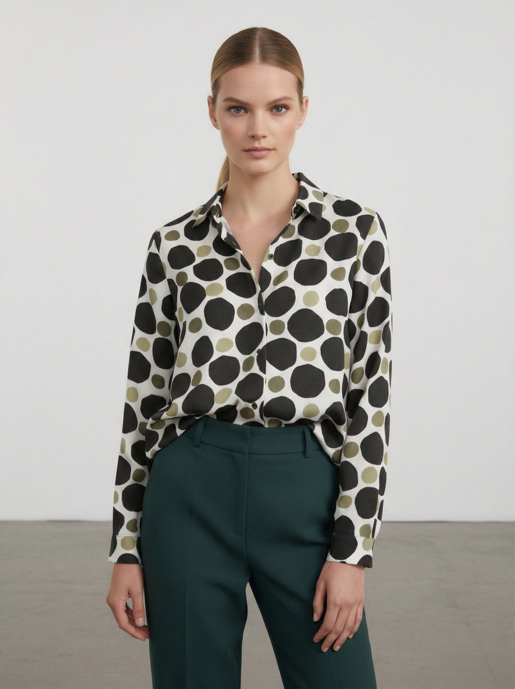 Camicia con fantasia a pois