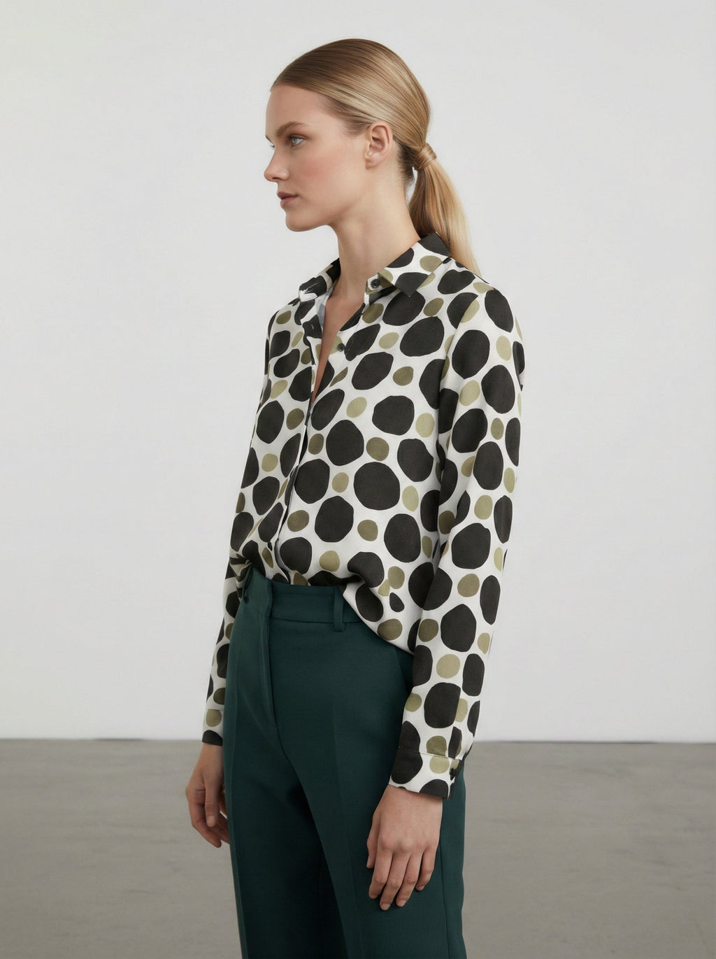 Camicia con fantasia a pois