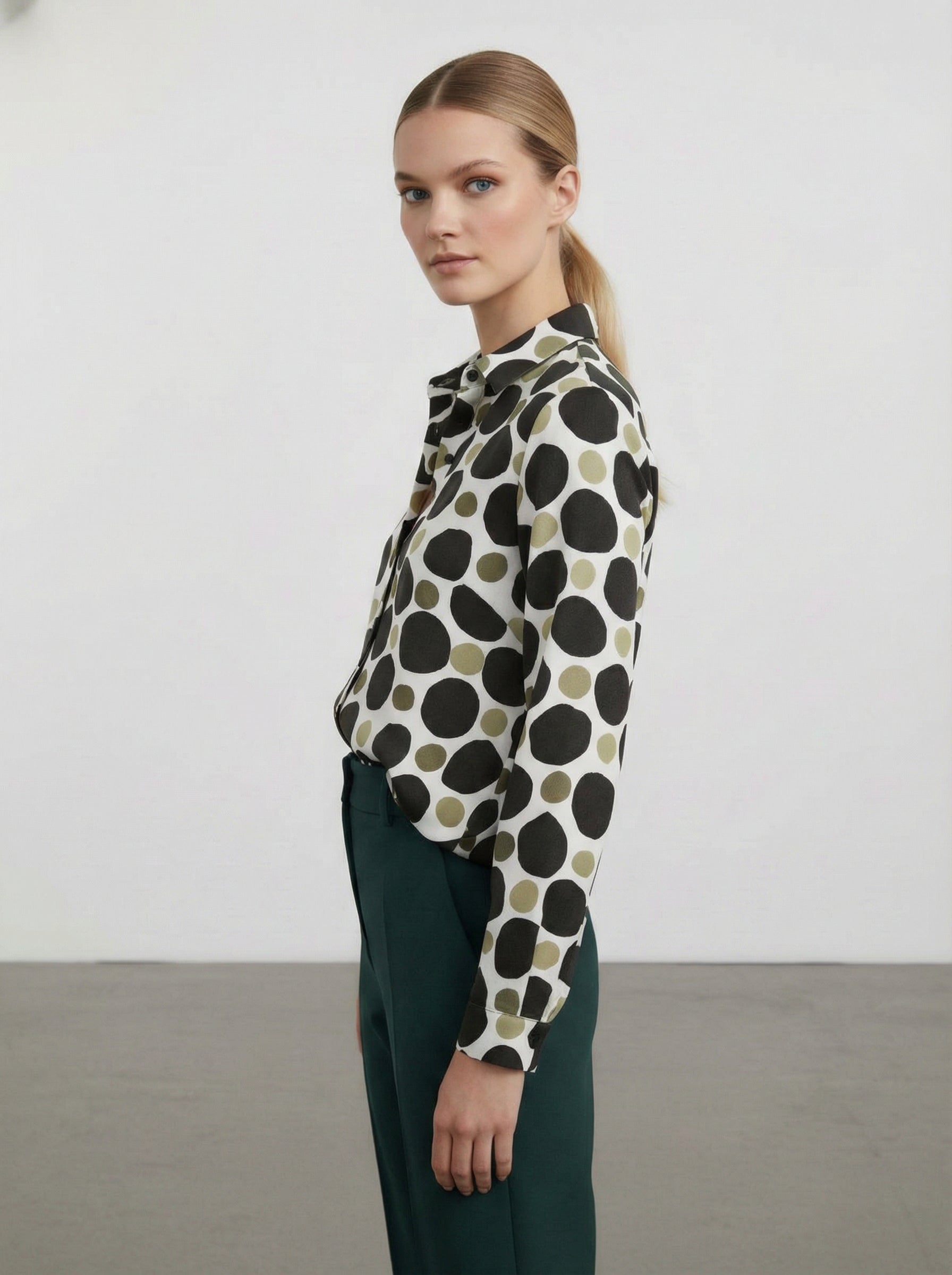 Camicia con fantasia a pois