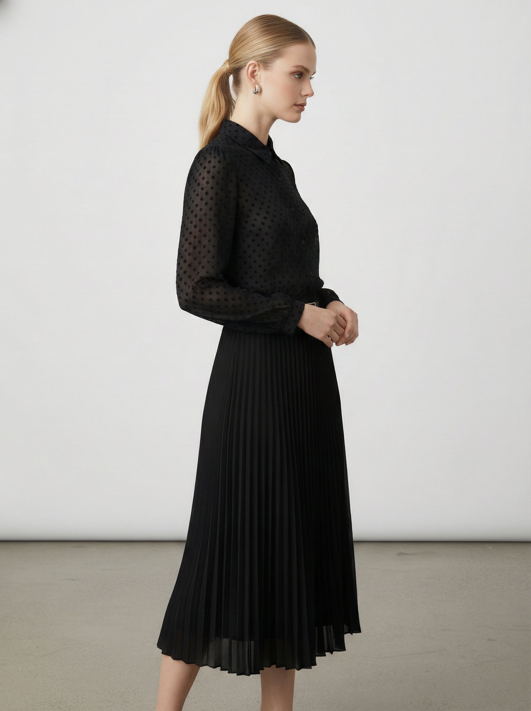 Camicia semitrasparente con pois