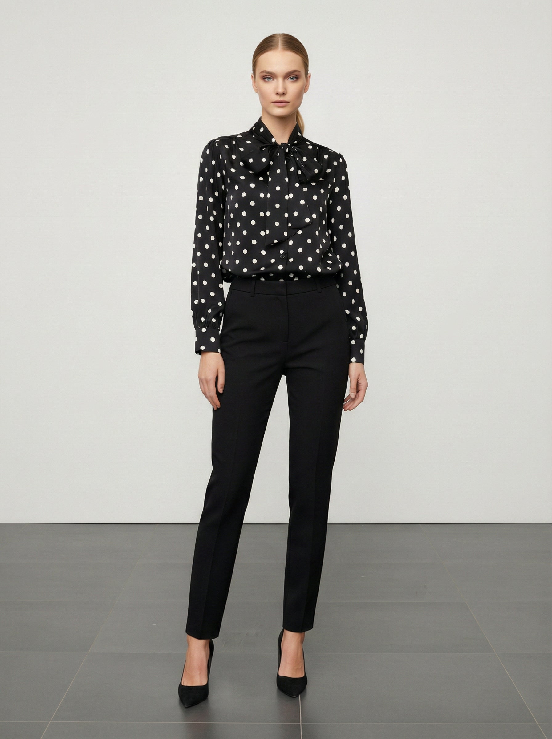 Camicia satinata con fiocco