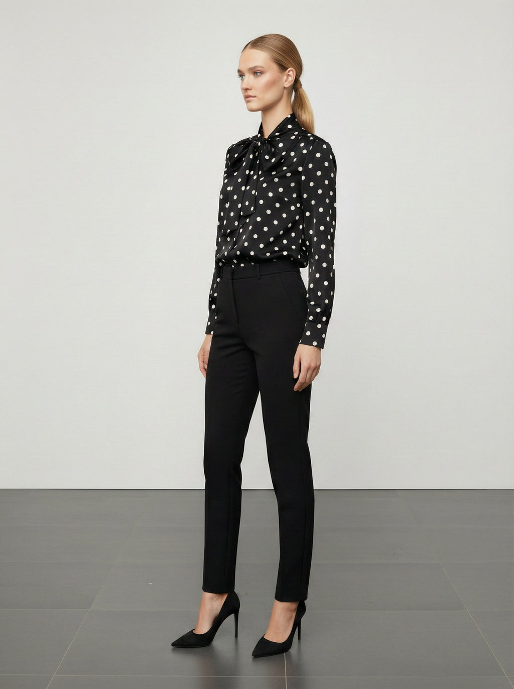 Camicia satinata con fiocco