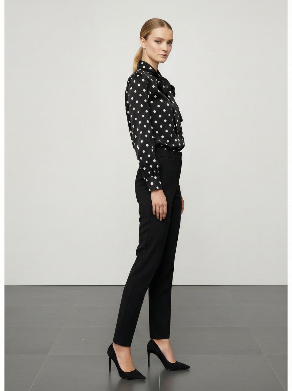 Camicia satinata con fiocco