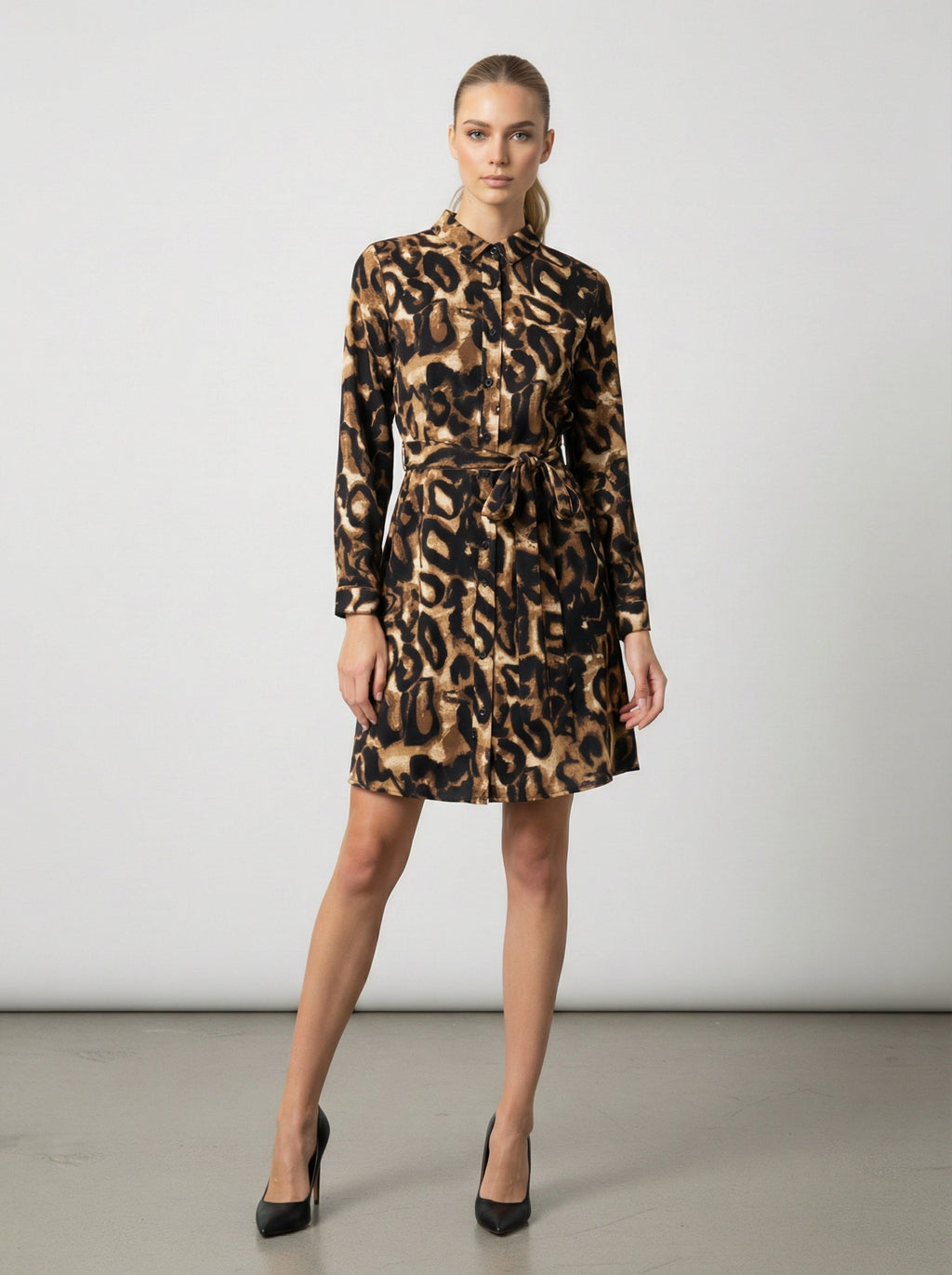 Abito camicia leopardata con cintura