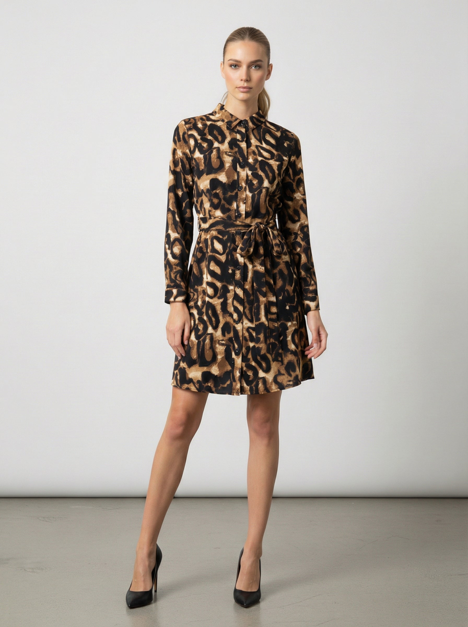 Abito camicia leopardata con cintura