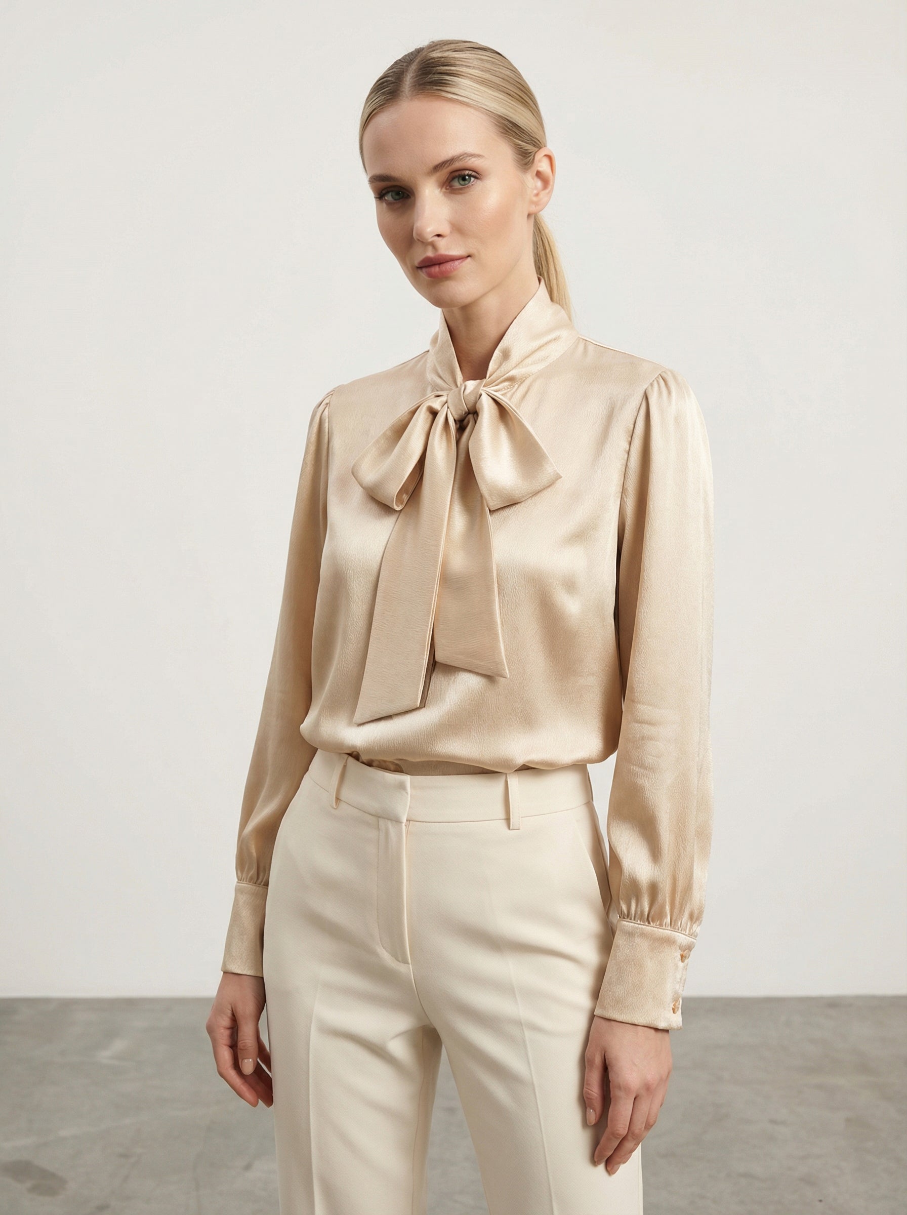 Camicia satinata con fiocco