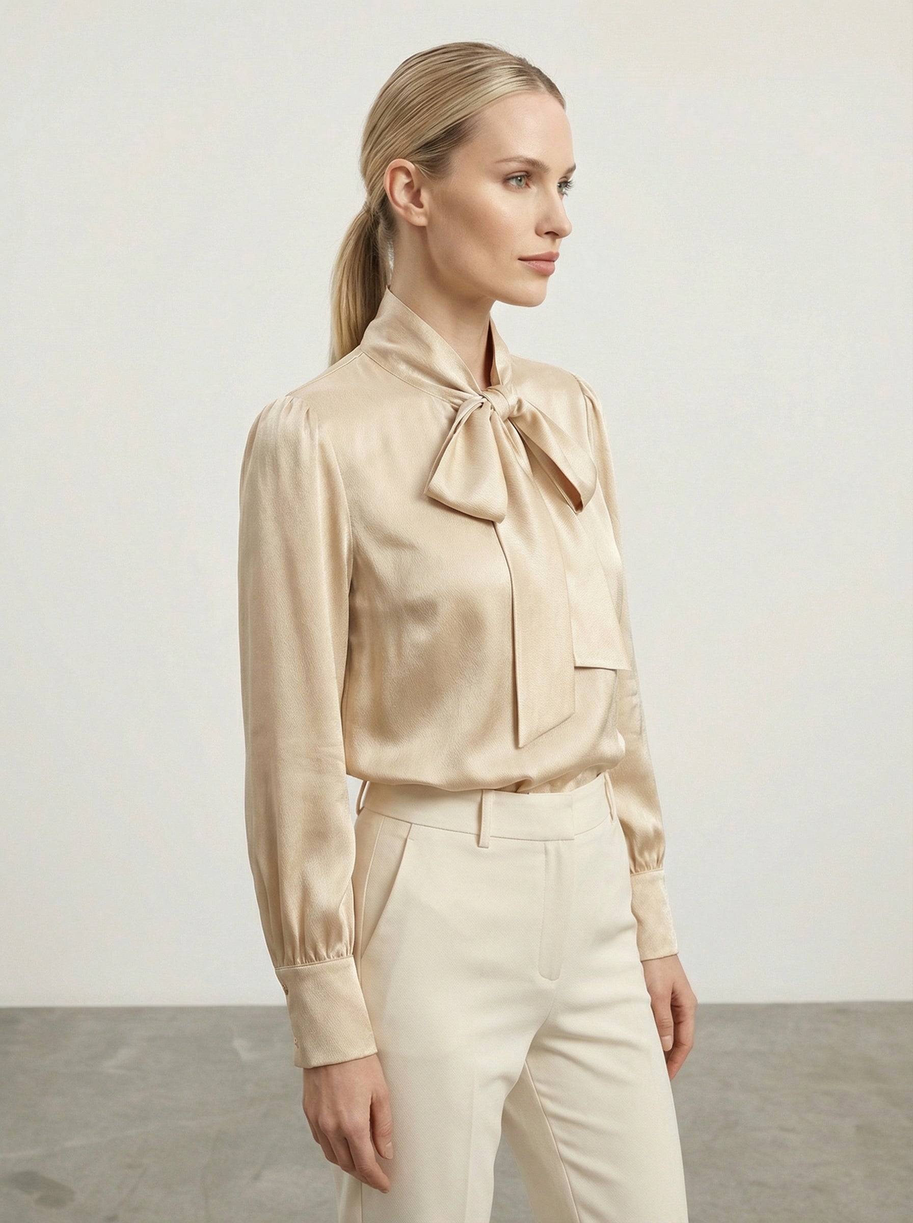 Camicia satinata con fiocco