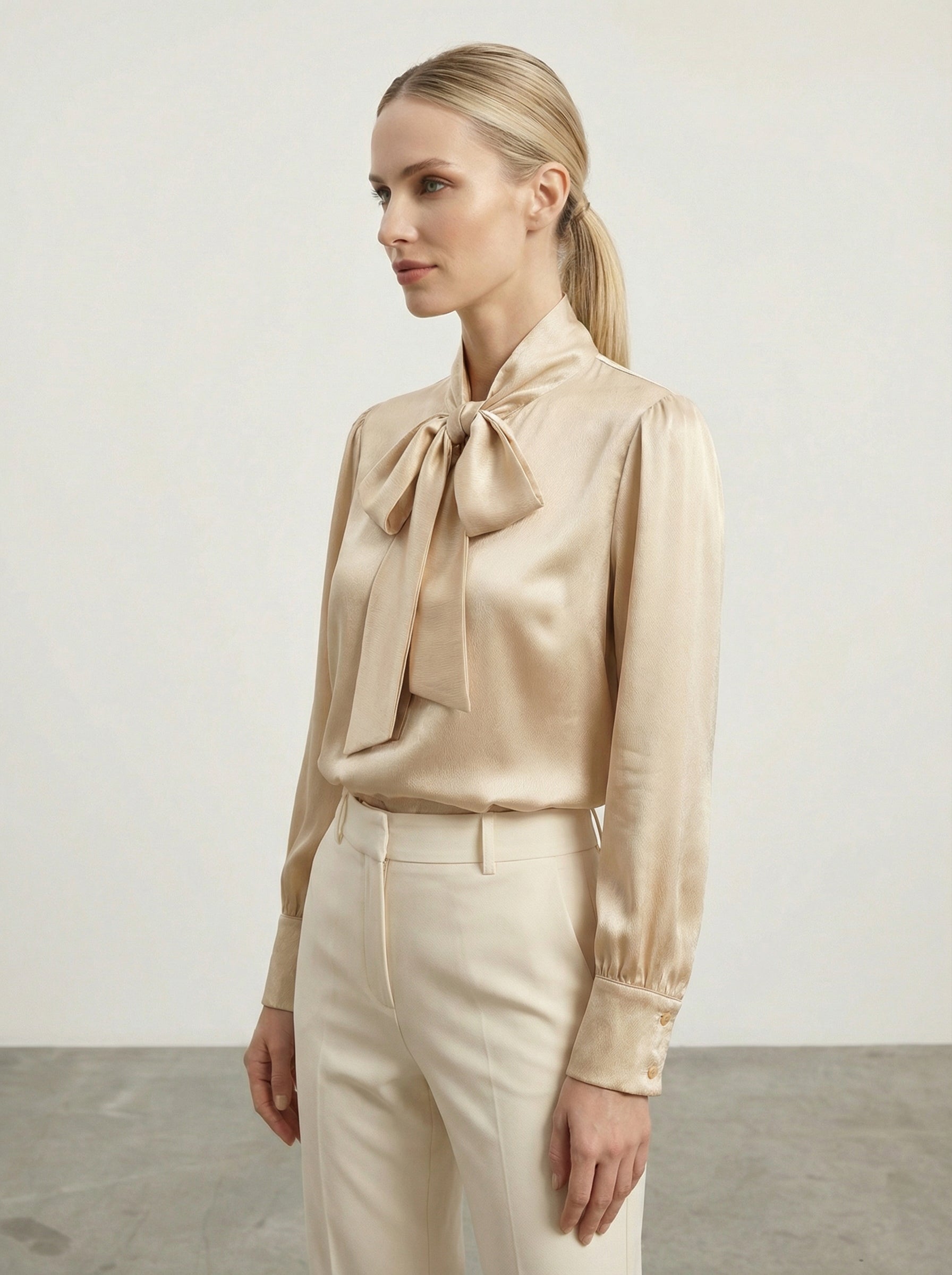 Camicia satinata con fiocco