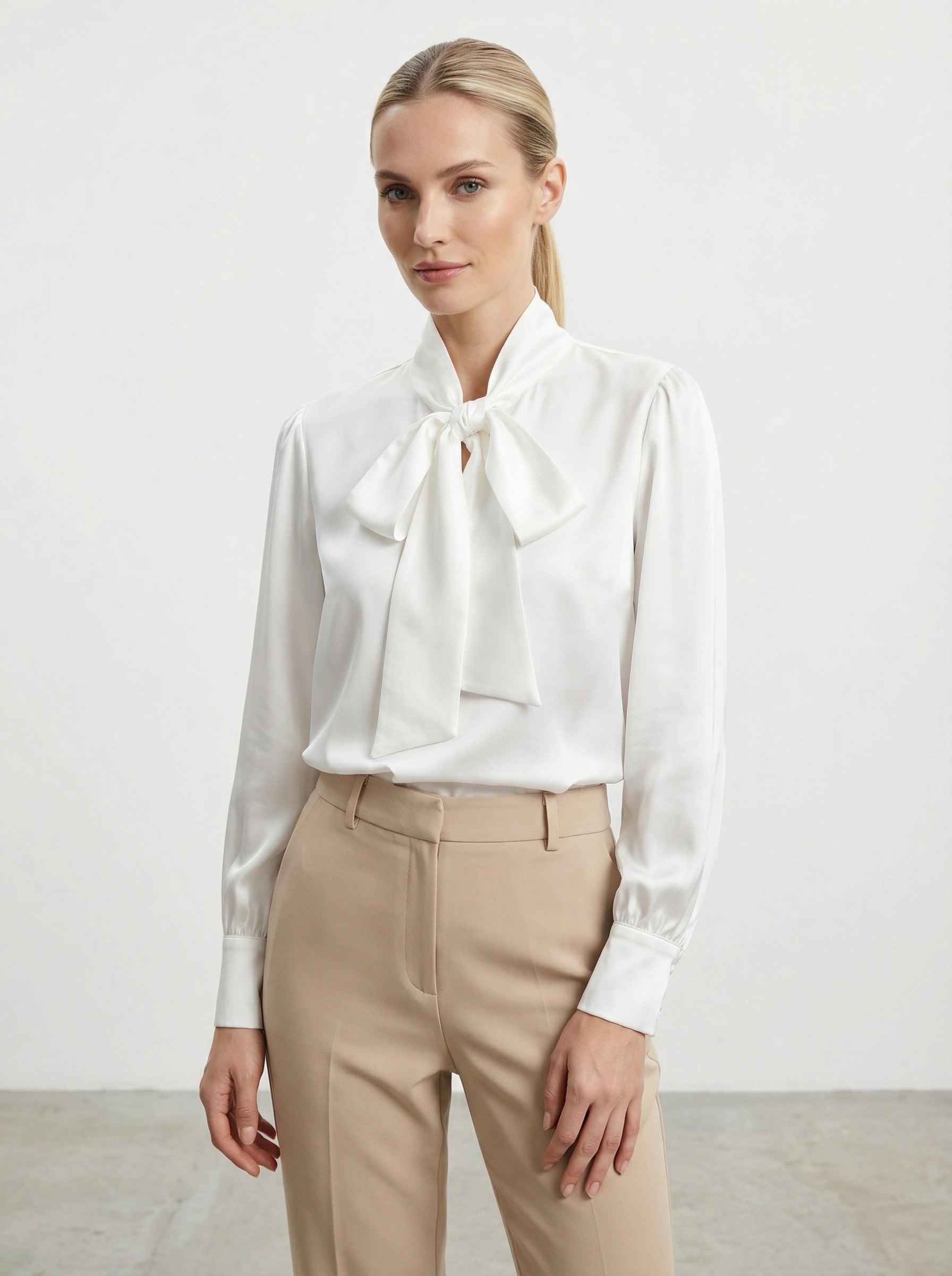 Camicia satinata con fiocco