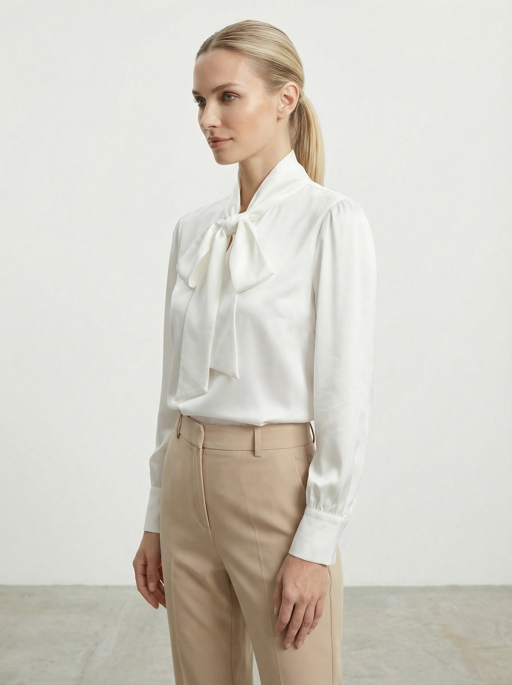 Camicia satinata con fiocco