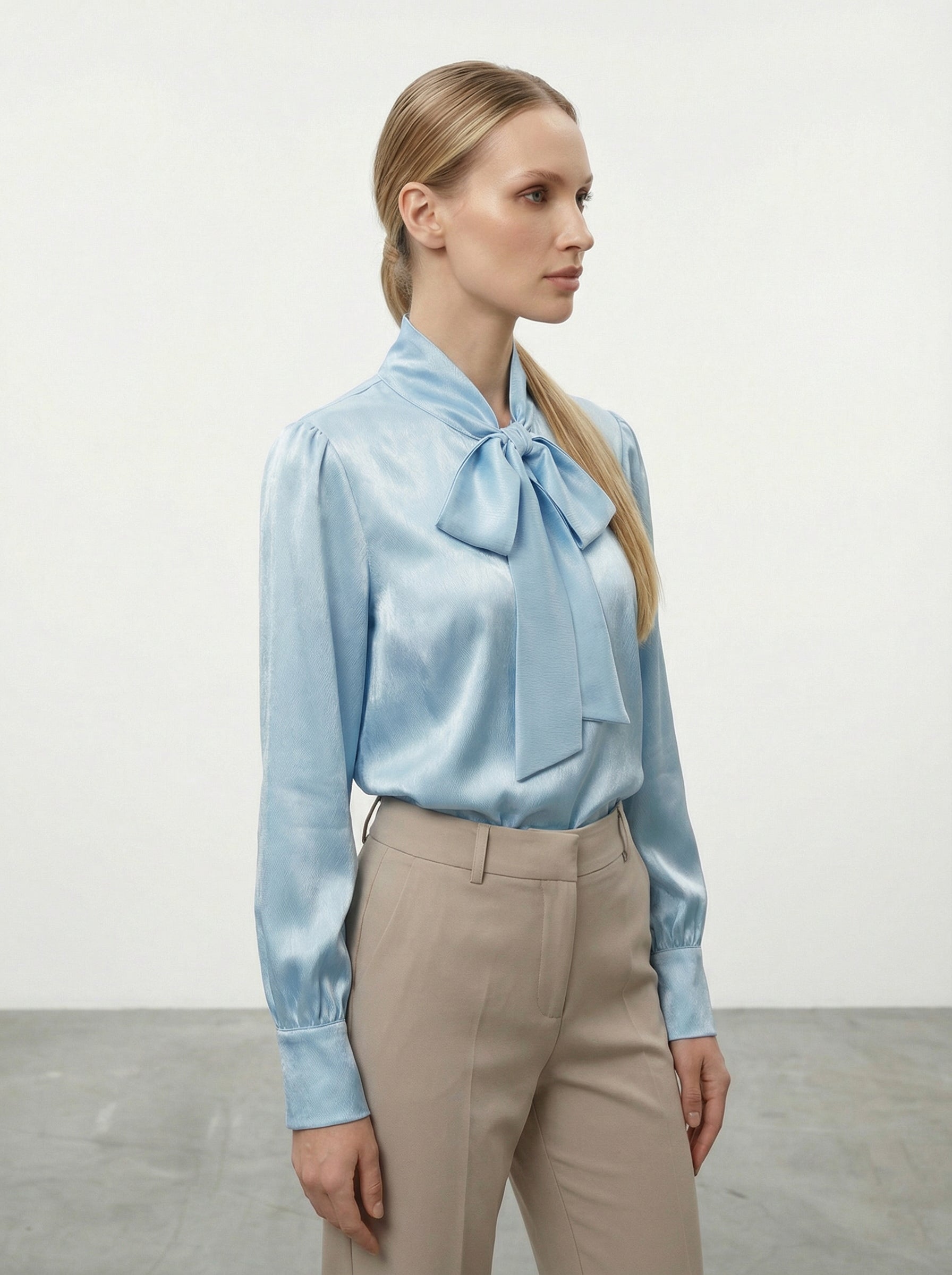 Camicia satinata con fiocco