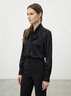 Camicia satinata con fiocco