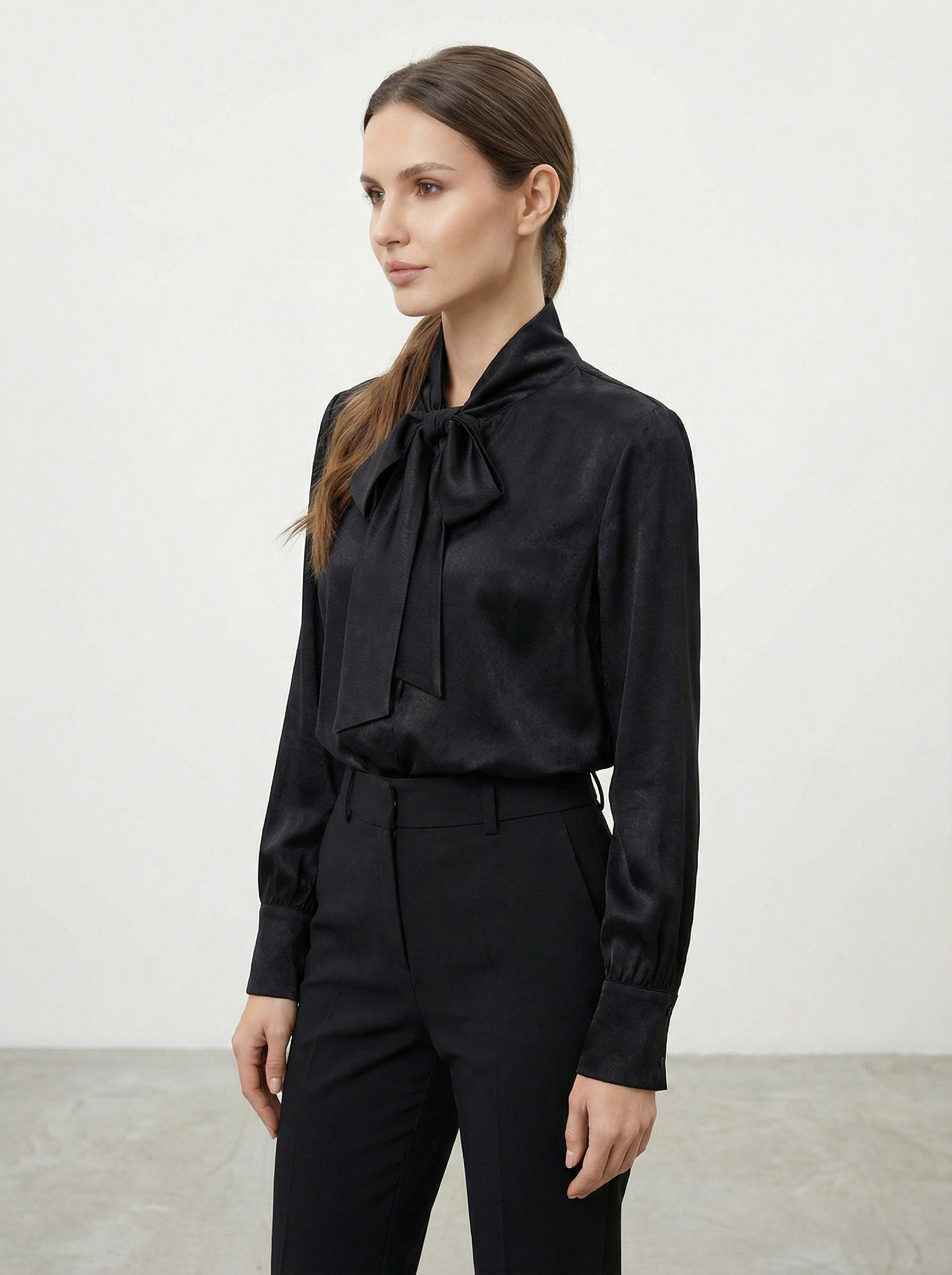 Camicia satinata con fiocco