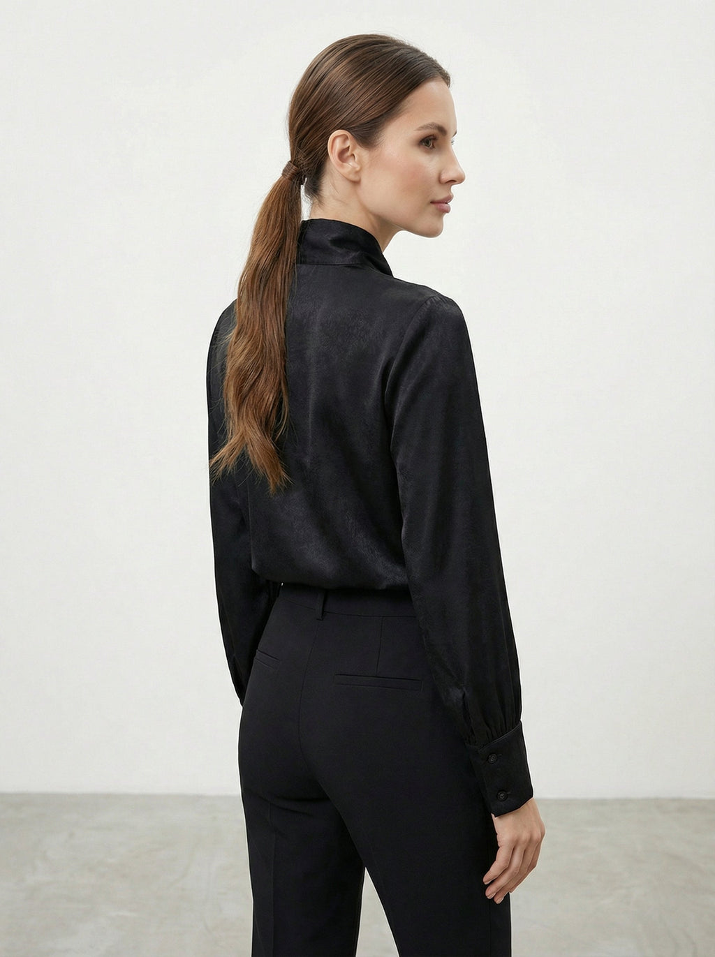 Camicia satinata con fiocco