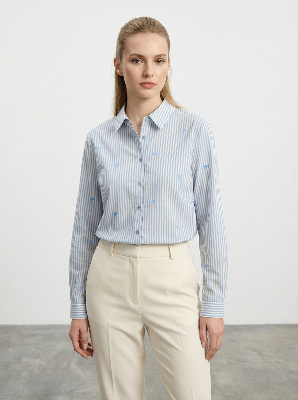 Camicia a righe con cuori